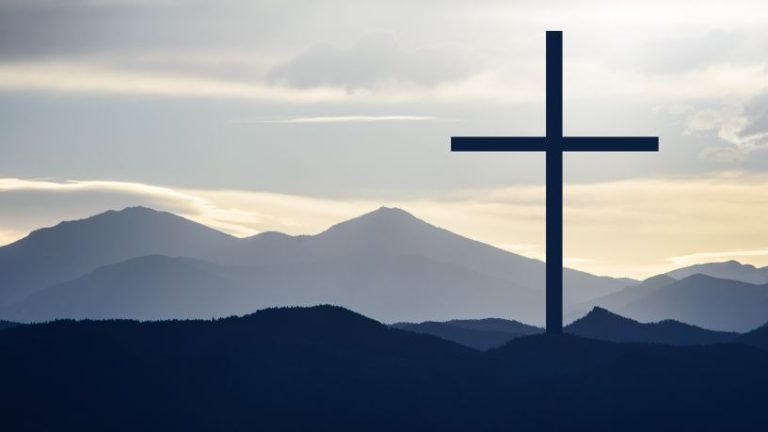 Explore a contribuição dos Santos Doutores para a teologia e a espiritualidade cristã.