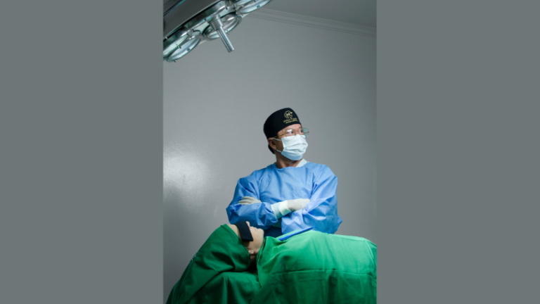 Saúde, estética e bem-estar emocional caminham juntos na cirurgia plástica responsável, destaca Milton Seigi Hayashi.