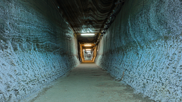 O Congresso Mundial de Túneis em Dubai reúne líderes globais com foco em gasodutos transcontinentais e inovação tecnológica. Conteúdo de Paulo Roberto Gomes Fernandes.